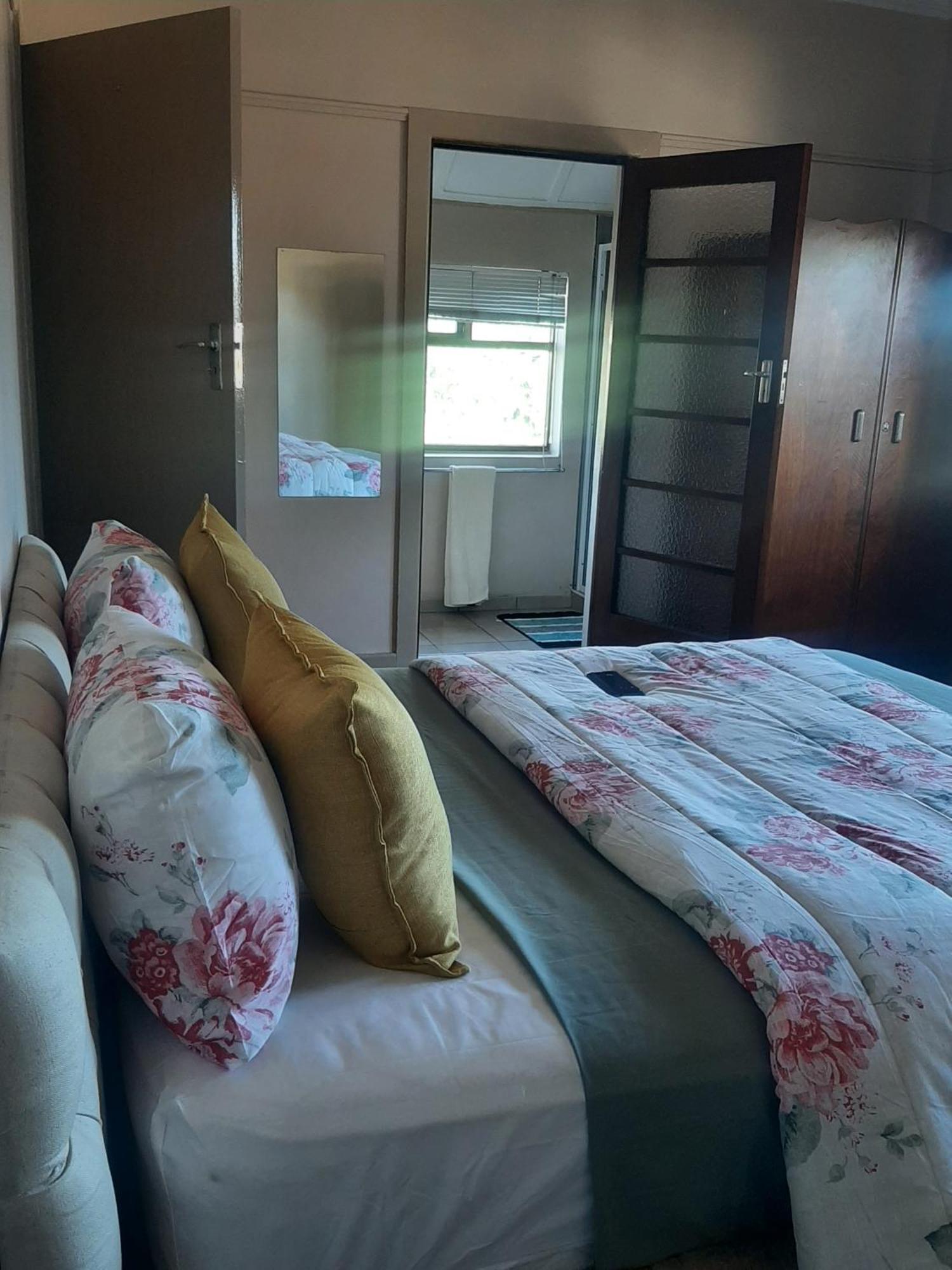 Triple S Guest House Кейптаун Екстериор снимка